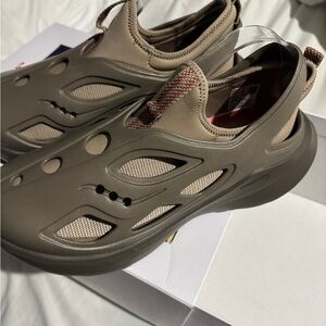 Brand new. Son changed his mind! Sell for $130 in store. Men’s size 10